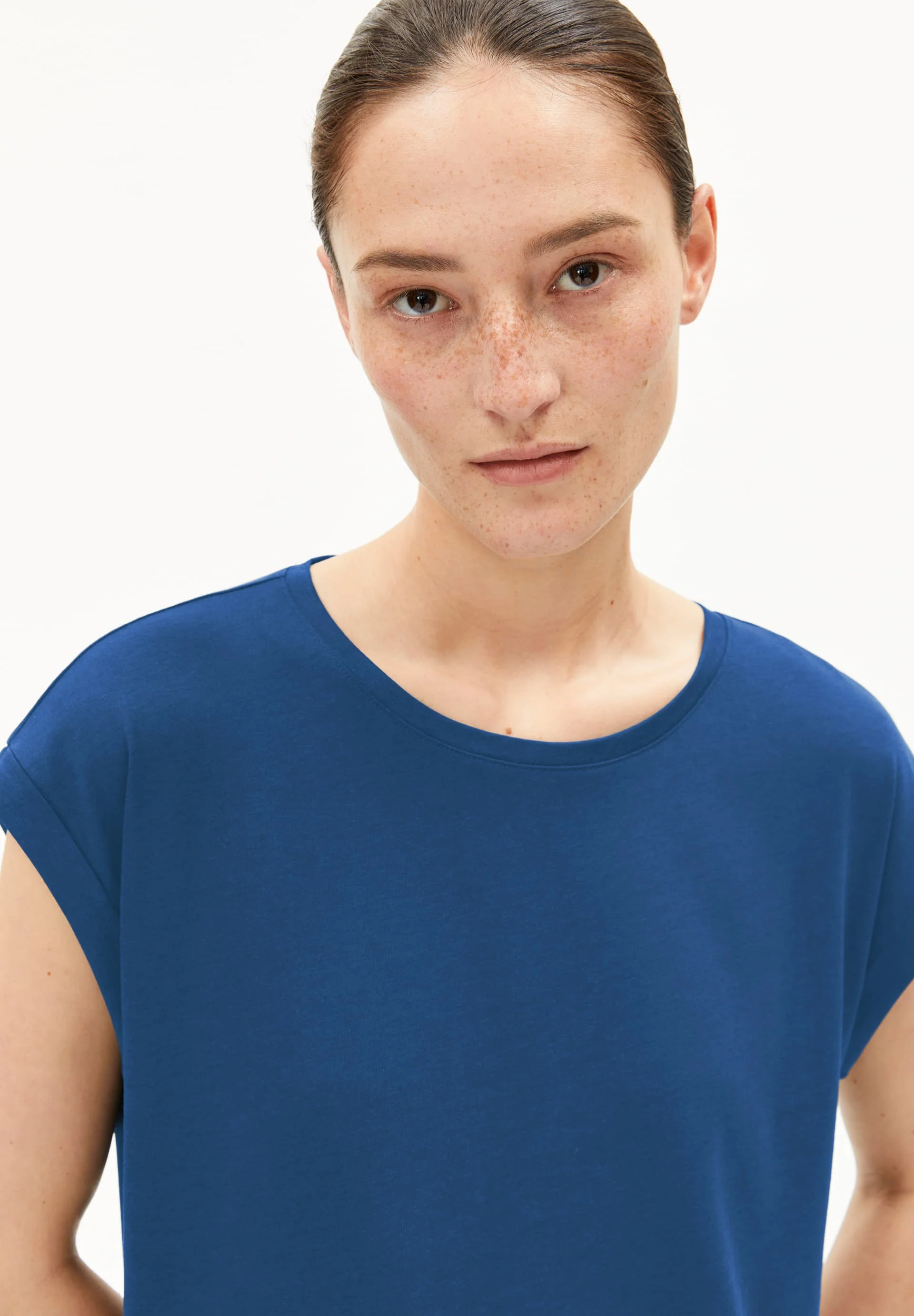 Jilaana T-Shirt - Image 4
